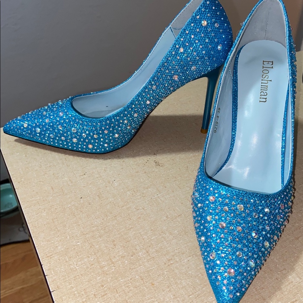Pointed toe heels